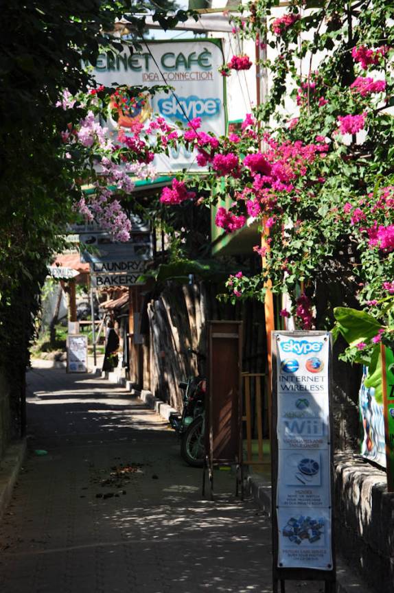 Ruazinha da área turística de San Pedro la Laguna, no lago Atitlán, na Guatemala